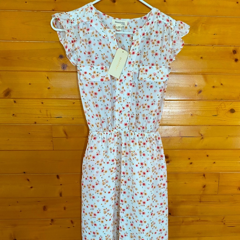 Spring floral dress never worn. Tags still on.